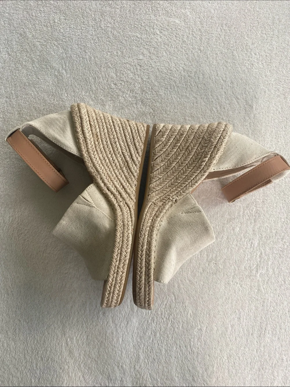 NWOT Toms Canvas Espadrille Wedge Sandals Beige Jute Cord Heels Sz. 9 “Monica”
